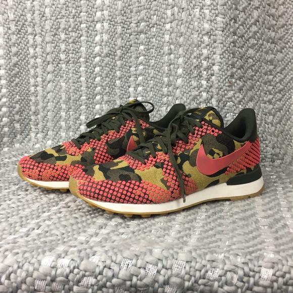 nike internationalist print